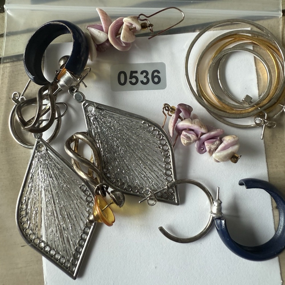 Lot Six Pairs of Earrings Pierced Hoop‎ Dangle - Picture 10 of 10